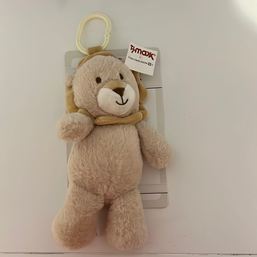 NWT. Lion rattle & crinkle